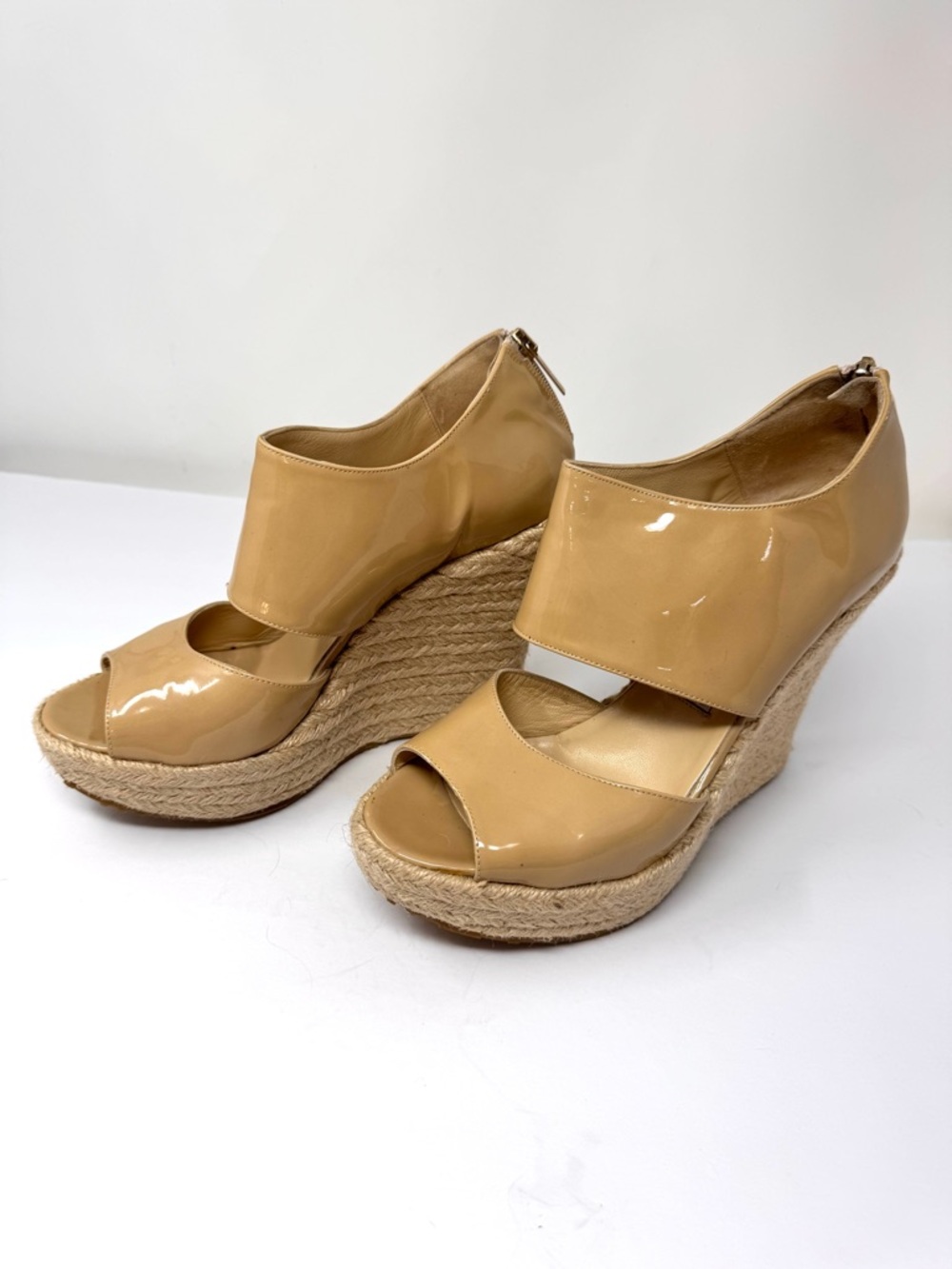 JIMMY CHOO beige patent leather raffia wedge sandals, Italy, size 40 - Picture 5 of 13